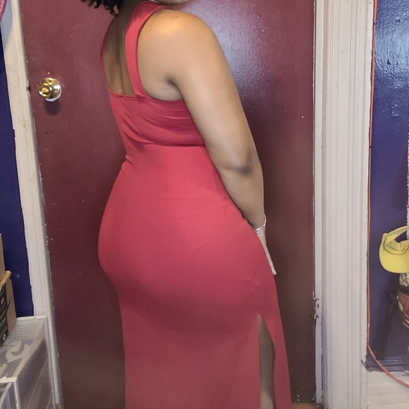 Red evening dress with long side slit size 10 - Picture 3 of 3